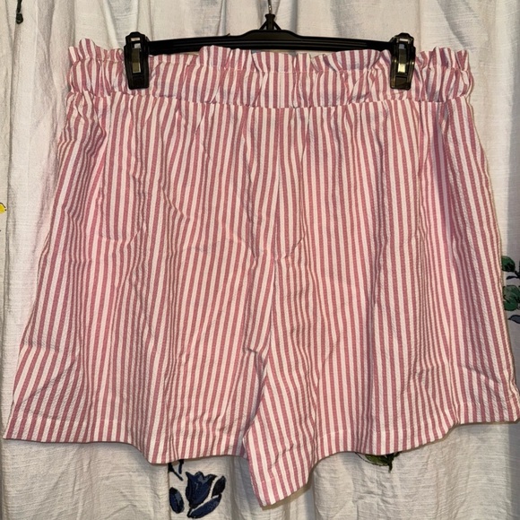 Molly Bracken Woman’s Summer Striped Shorts NWOT - Picture 2 of 4